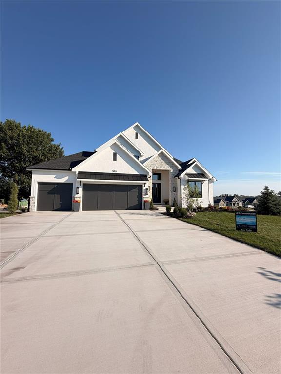 586 South Shore Dr, Lake Winnebago, MO 64034