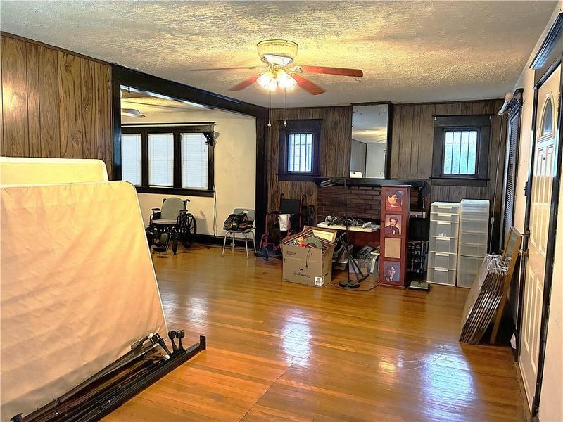 3525 Flora Ave, Kansas City, MO 64109