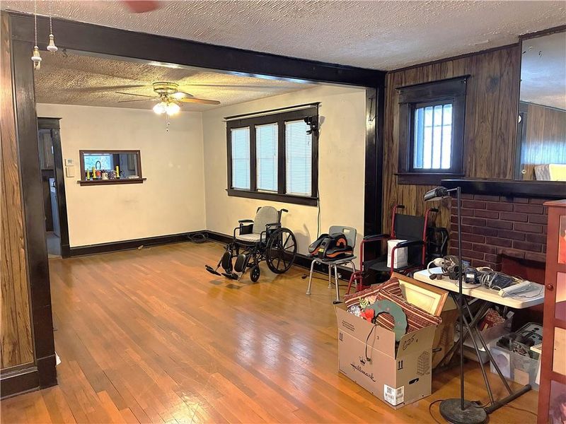 3525 Flora Ave, Kansas City, MO 64109