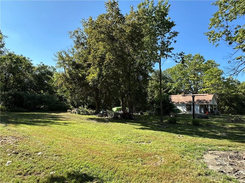 2940 Loring Ln, Bonner Springs, KS 66012
