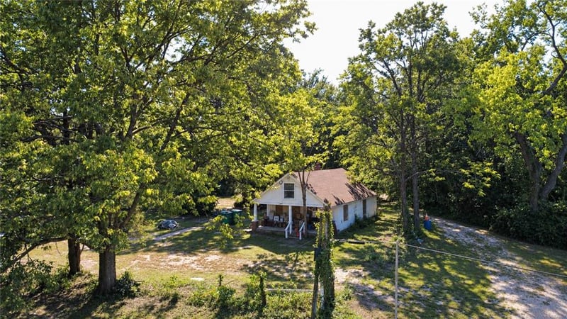 2940 Loring Ln, Bonner Springs, KS 66012