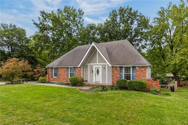 609 Nashua Rd, Liberty, MO 64068