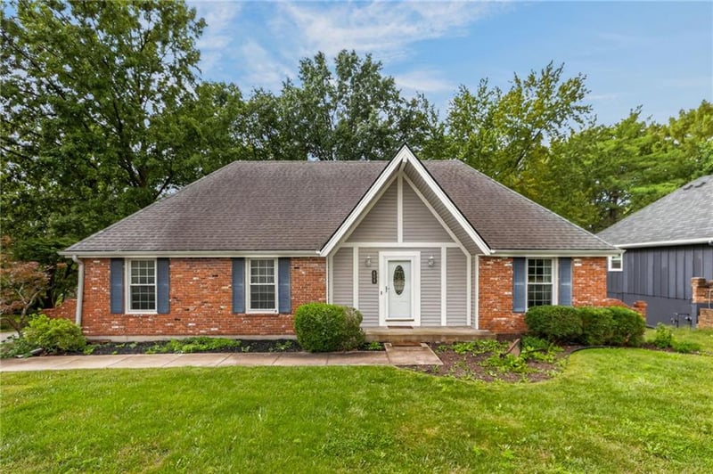 609 Nashua Rd, Liberty, MO 64068