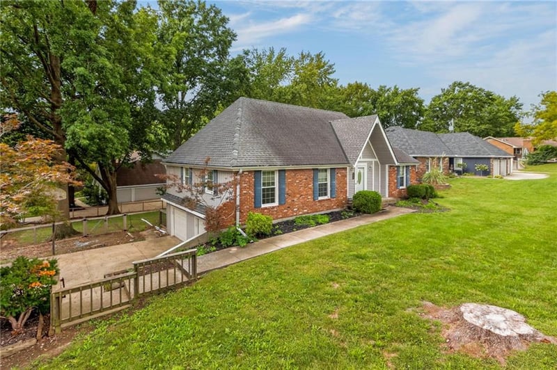 609 Nashua Rd, Liberty, MO 64068