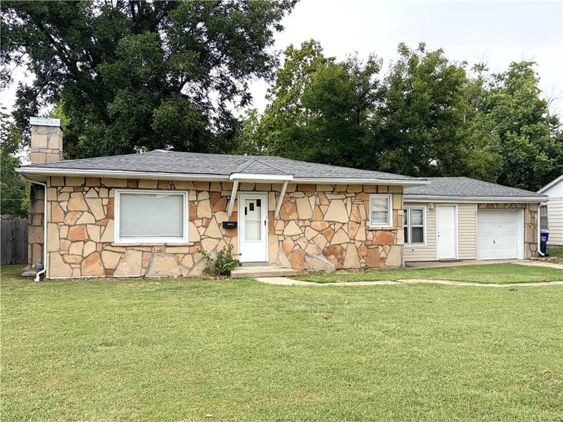 2020 W 14th St, Sedalia, MO 65301