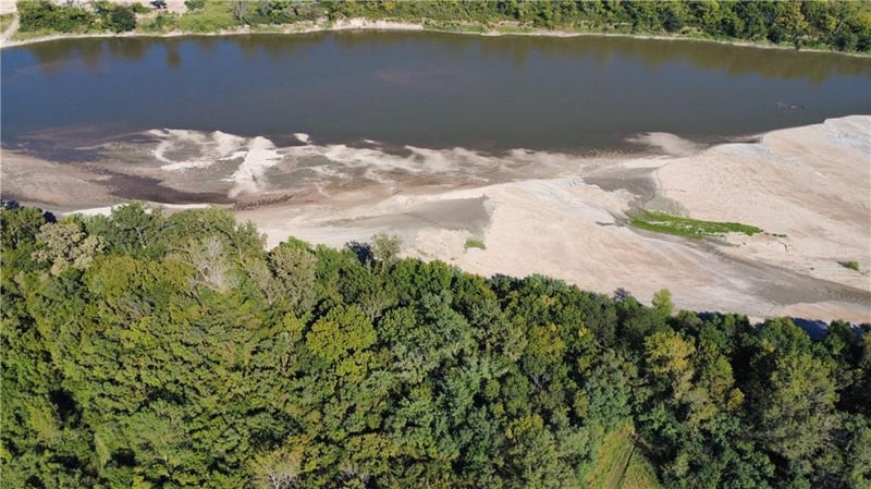 2941 Loring Ln, Bonner Springs, KS 66012