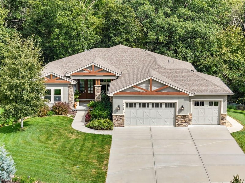 1472 Woodland Rd, Greenwood, MO 64034