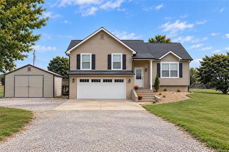 15150 Roger Rd, Leavenworth, KS 66048