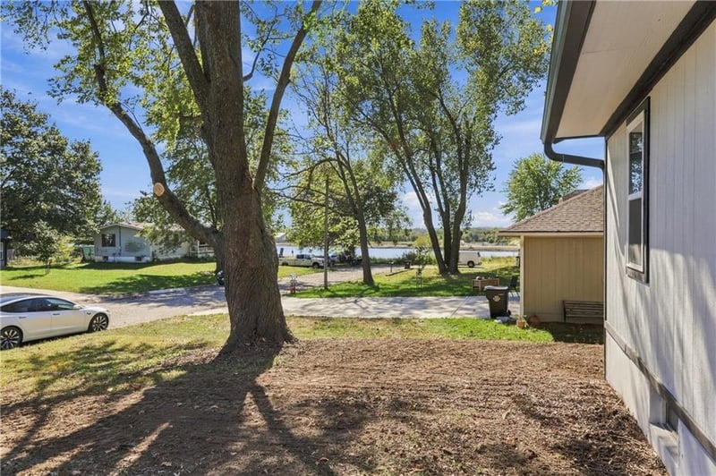 313 Clearview Dr, Pleasant Hill, MO 64080