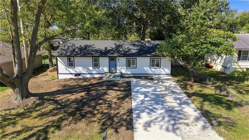 313 Clearview Dr, Pleasant Hill, MO 64080