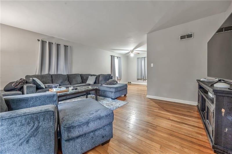 7539 State Line Rd, Kansas City, MO 64114