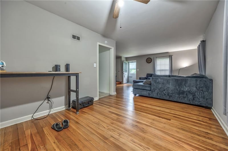 7539 State Line Rd, Kansas City, MO 64114