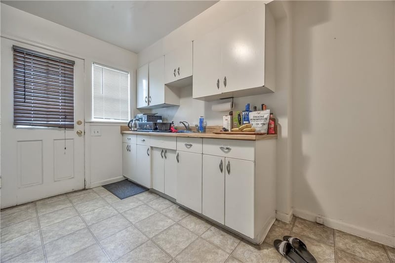 7539 State Line Rd, Kansas City, MO 64114