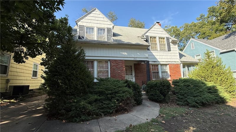 306 Meyer Blvd E, Kansas City, MO 64113