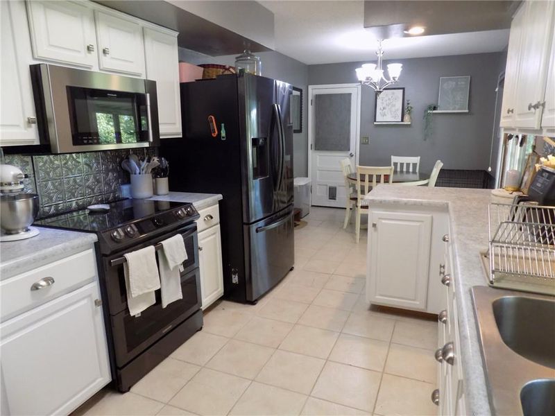 804 N 6 St, Wathena, KS 66090