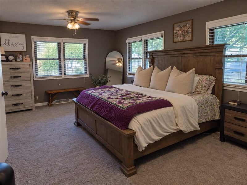 804 N 6 St, Wathena, KS 66090
