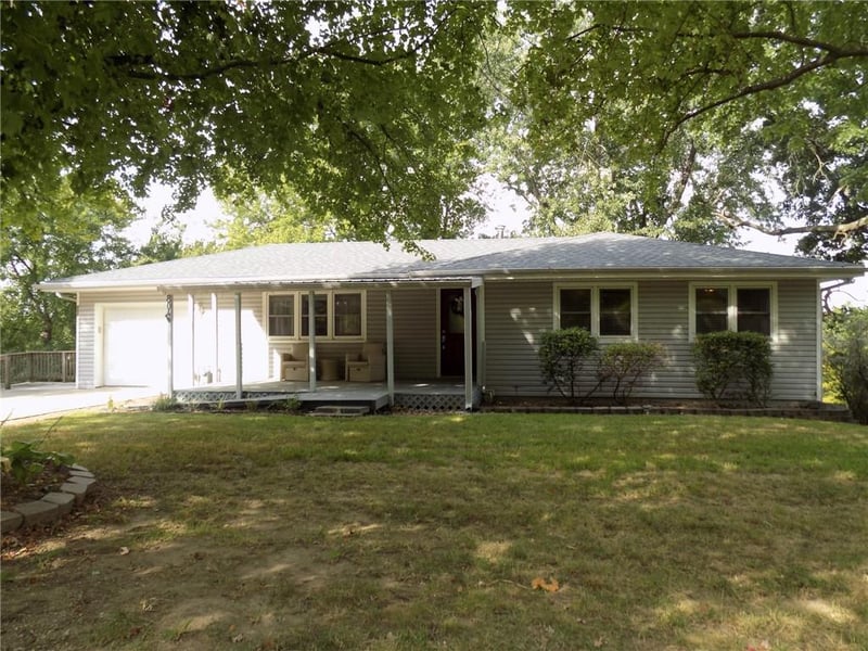 804 N 6 St, Wathena, KS 66090