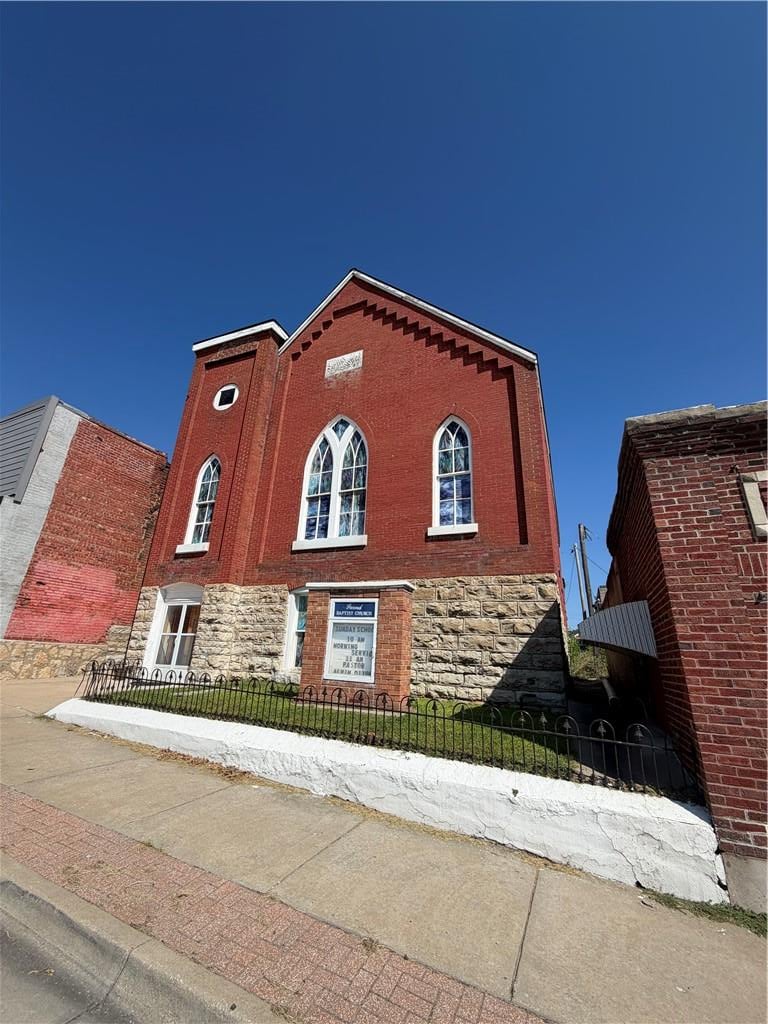 112 E Main St, Richmond, MO 64085