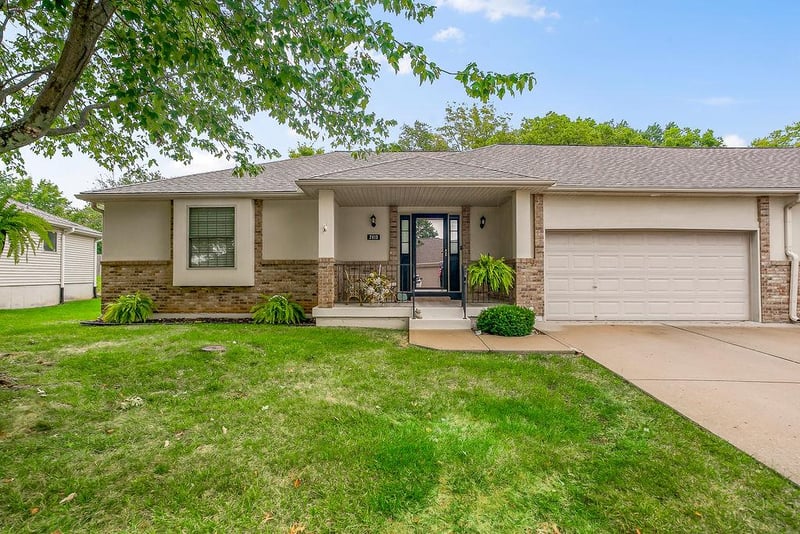 2413 SW Richwood Cir, Blue Springs, MO 64015