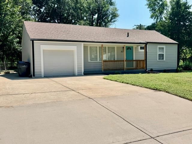 224 S Central St, Olathe, KS 66061