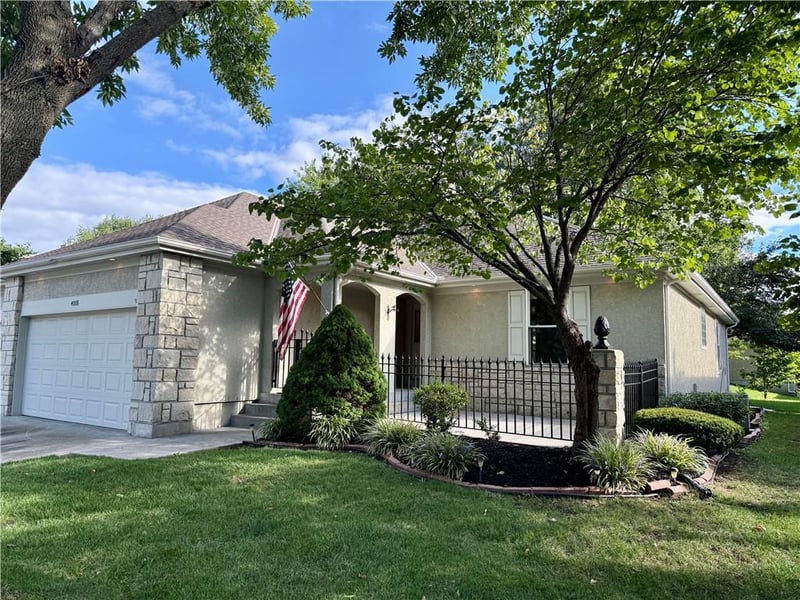 4008 SW Homestead Dr, Lee's Summit, MO 64082