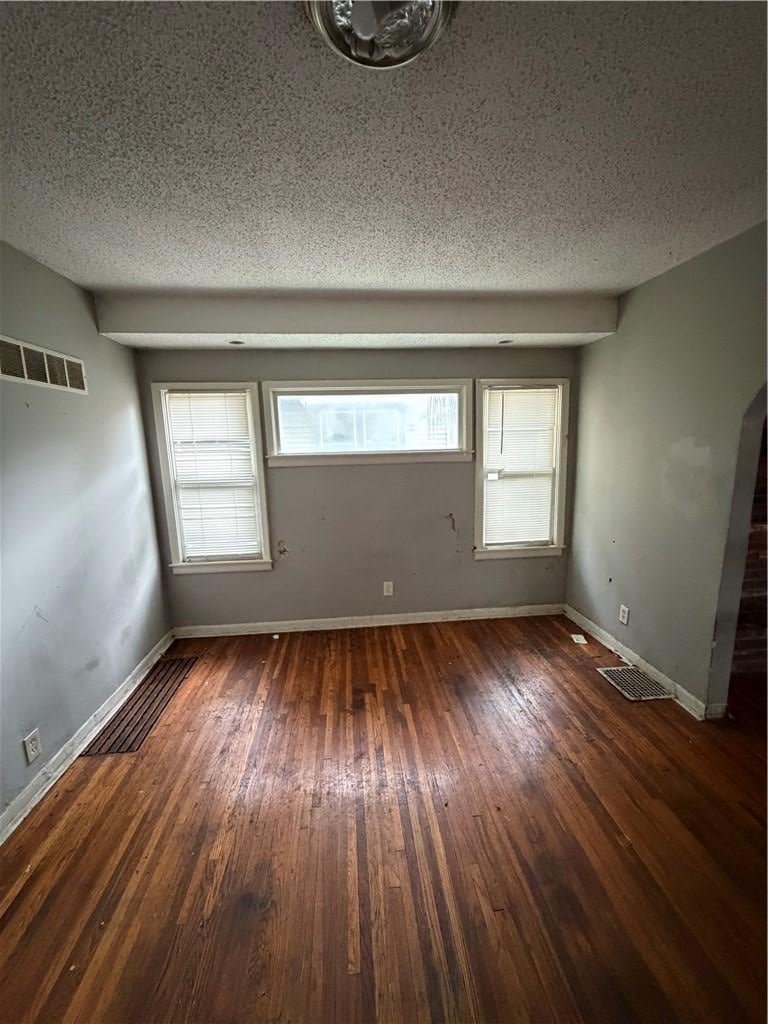 2110 E 69th St, Kansas City, MO 64132