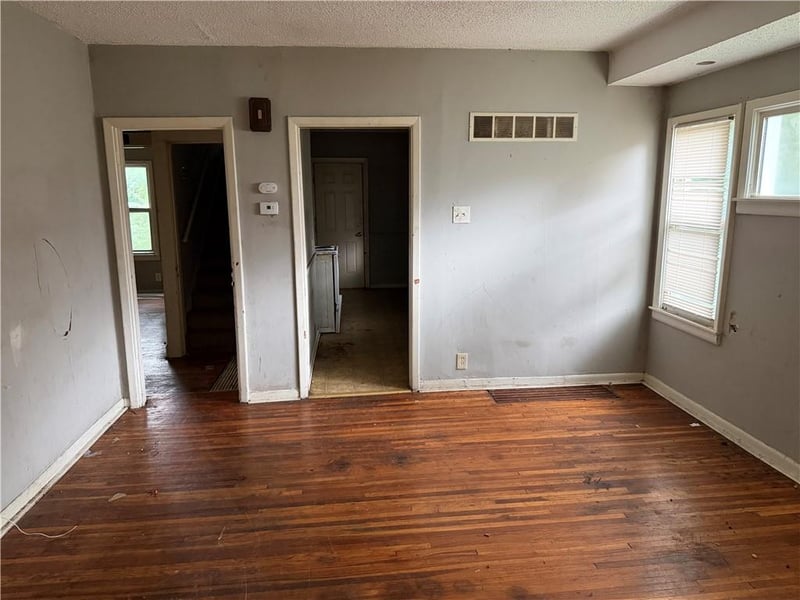 2210 E 69th St, Kansas City, MO 64132