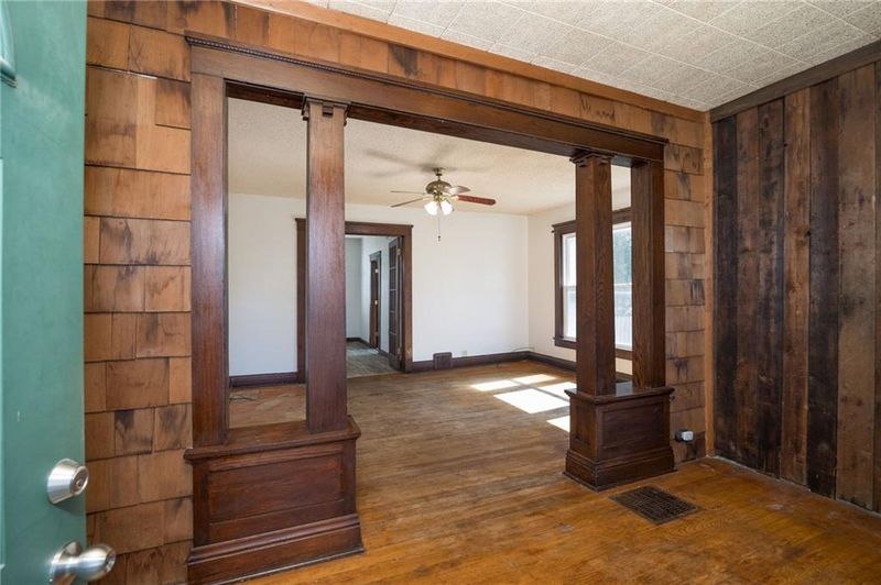 2023 Main St, St Joseph, MO 64505