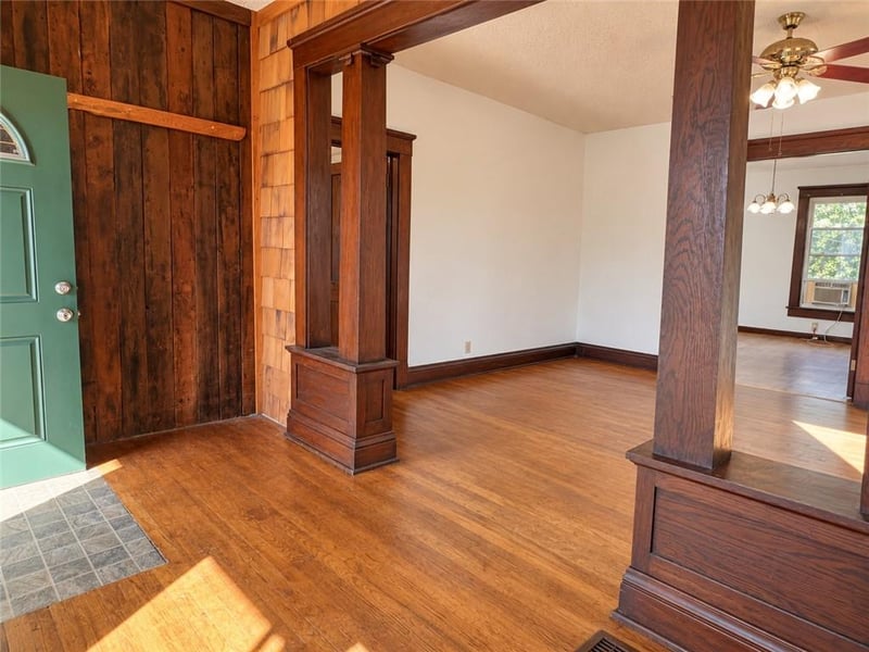 2023 Main St, St Joseph, MO 64505