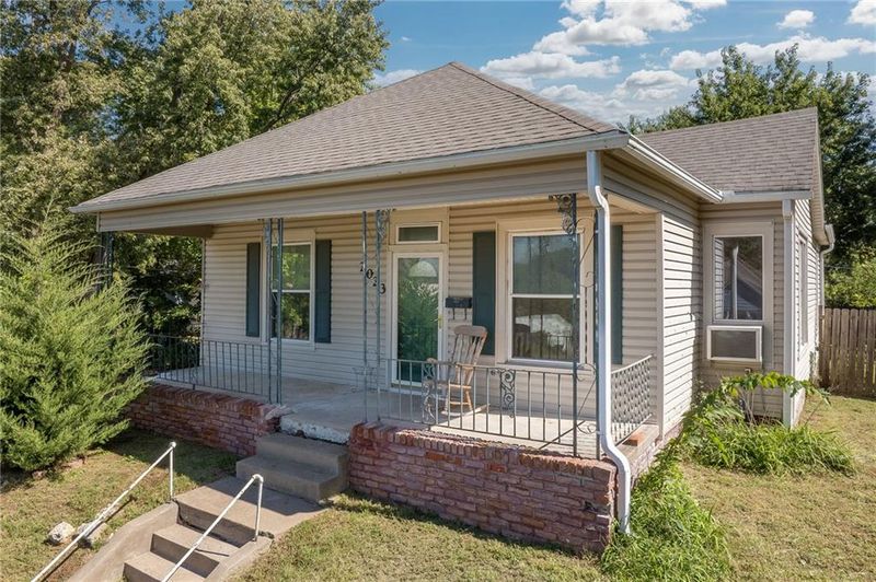 2023 Main St, St Joseph, MO 64505
