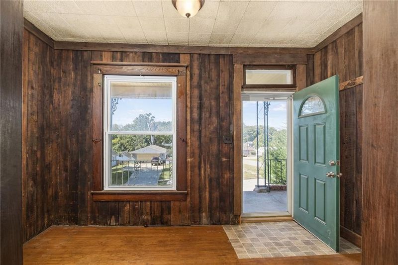 2023 Main St, St Joseph, MO 64505