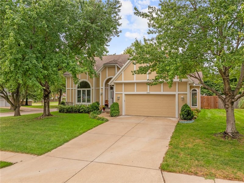 6812 Haskins St, Shawnee, KS 66216
