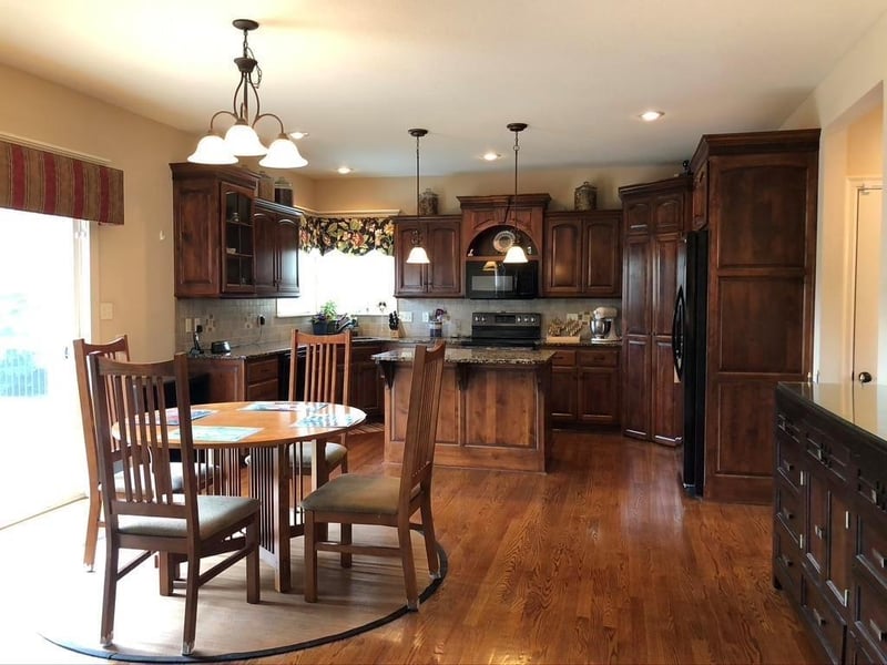 703 Willow Dr, Lansing, KS 66043