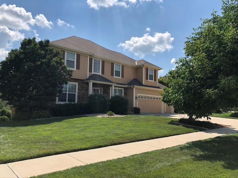 703 Willow Dr, Lansing, KS 66043