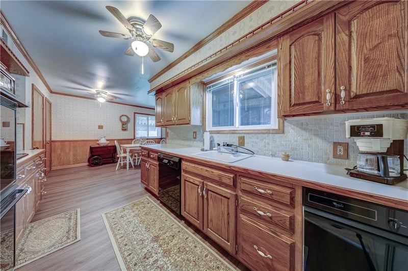 5916 W 78th St, Prairie Village, KS 66208