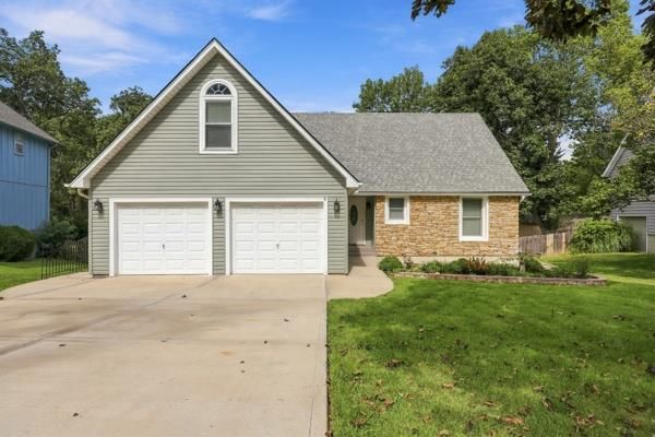 14118 W 61st Ter, Shawnee, KS 66216