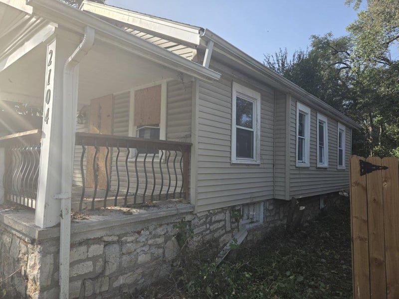 2104 E 59th St, Kansas City, MO 64130