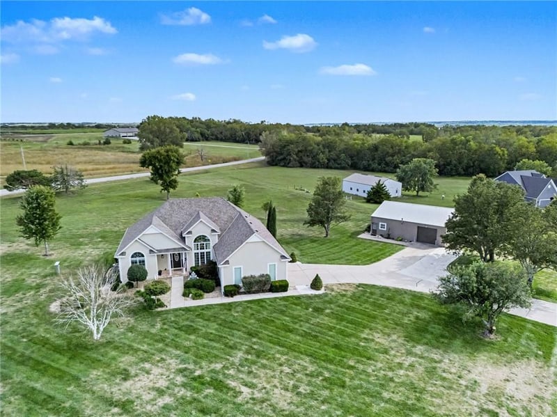 29621 Ashmore Way, Spring Hill, KS 66083
