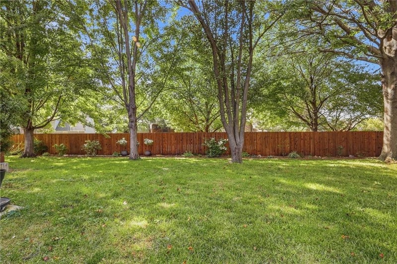11930 S Hallet St, Olathe, KS 66062