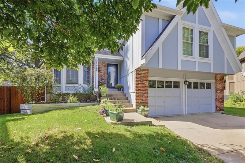 11930 S Hallet St, Olathe, KS 66062