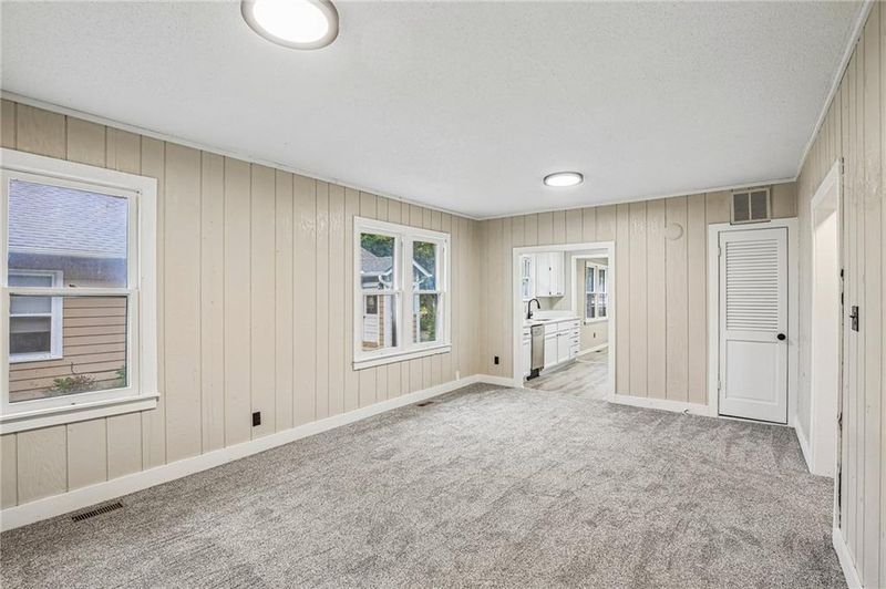 709 S Tremont Ave, Ottawa, KS 66067