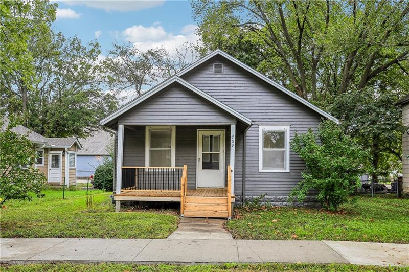 709 S Tremont Ave, Ottawa, KS 66067