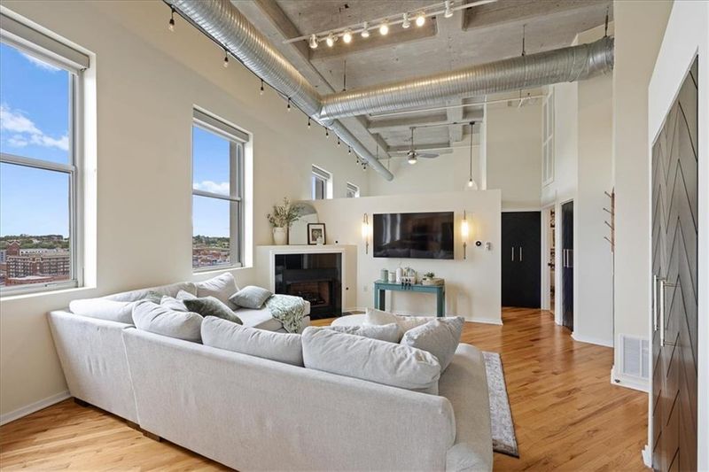 2107 Grand Blvd #1207, Kansas City, MO 64108