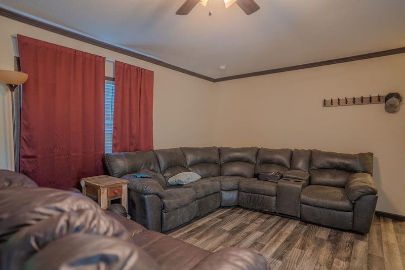 9243 1st St, Hume, MO 64752