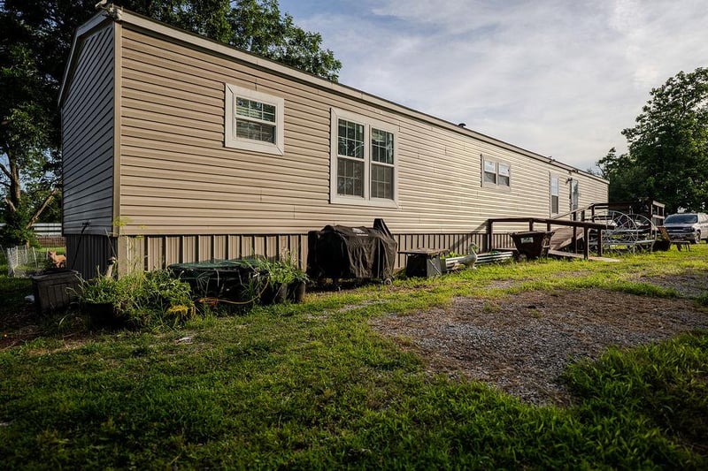 9243 1st St, Hume, MO 64752
