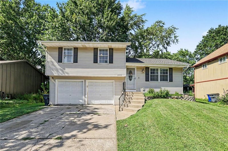 2018 E Mohawk Ct, Olathe, KS 66062