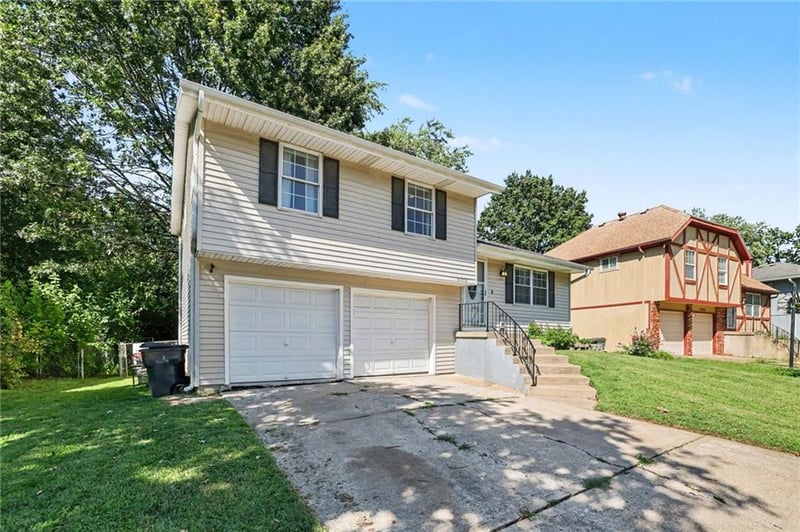 2018 E Mohawk Ct, Olathe, KS 66062