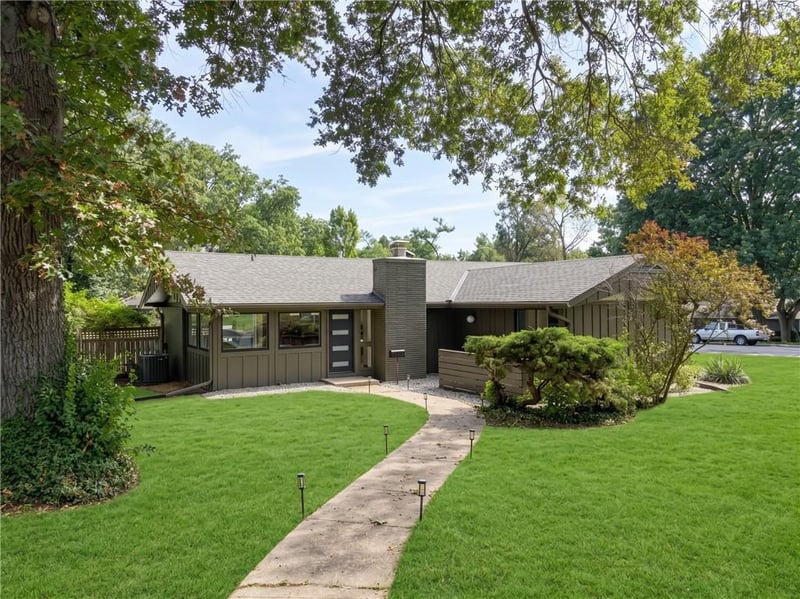 7725 Lamar Ave, Prairie Village, KS 66208