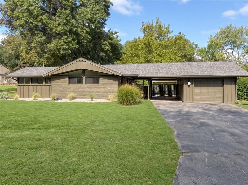 7725 Lamar Ave, Prairie Village, KS 66208