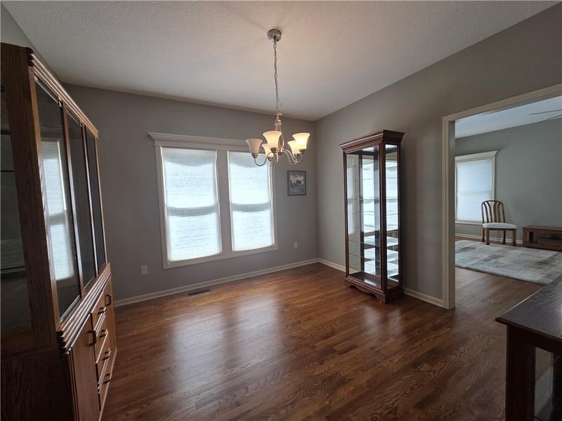 1005 Hidden Meadows Dr, Paola, KS 66071